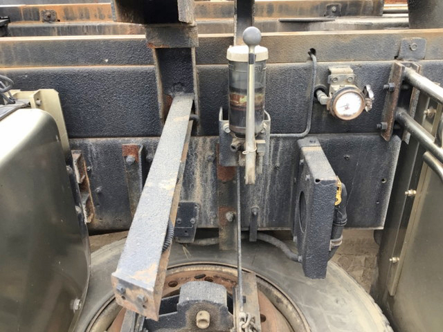 UDトラックスクオンダンプ大型（10t）[写真18]