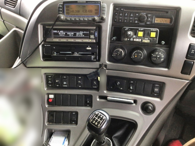 UDトラックスクオンダンプ大型（10t）[写真27]