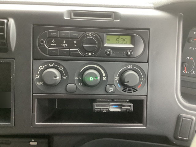 三菱ふそうスーパーグレートセルフクレーン4段大型（10t）[写真35]