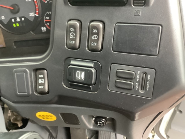 三菱ふそうスーパーグレートセルフクレーン4段大型（10t）[写真37]