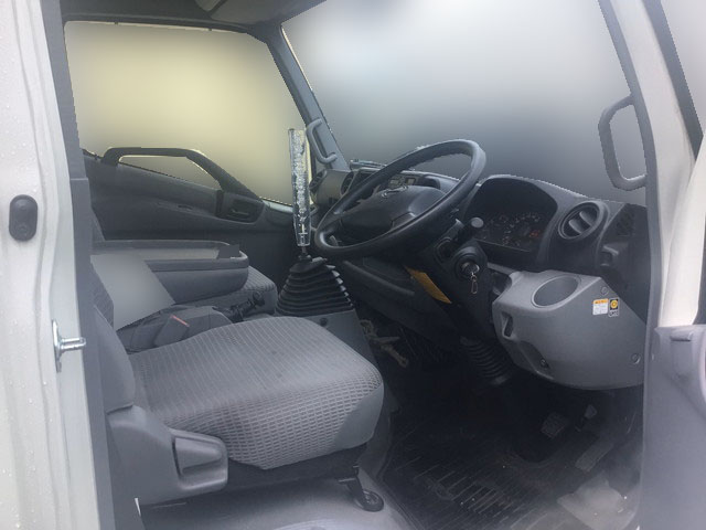 日野デュトロ平ボディ小型（2t・3t）[写真15]