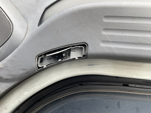 三菱ふそうキャンターガッツ平ボディ小型（2t・3t）[写真13]