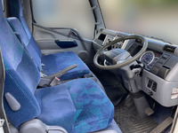 三菱ふそうキャンターガッツ平ボディ小型（2t・3t）[写真15]