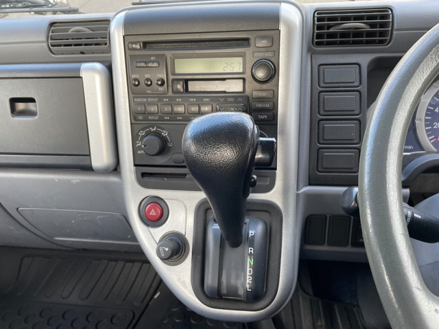 三菱ふそうキャンターガッツ平ボディ小型（2t・3t）[写真18]