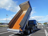 UDトラックスクオンダンプ大型（10t）[写真02]