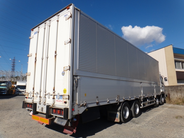 いすゞギガアルミウイング大型（10t）[写真02]