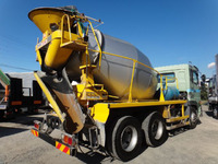 UDトラックスクオンミキサー車（コンクリートミキサー）大型（10t）[写真02]