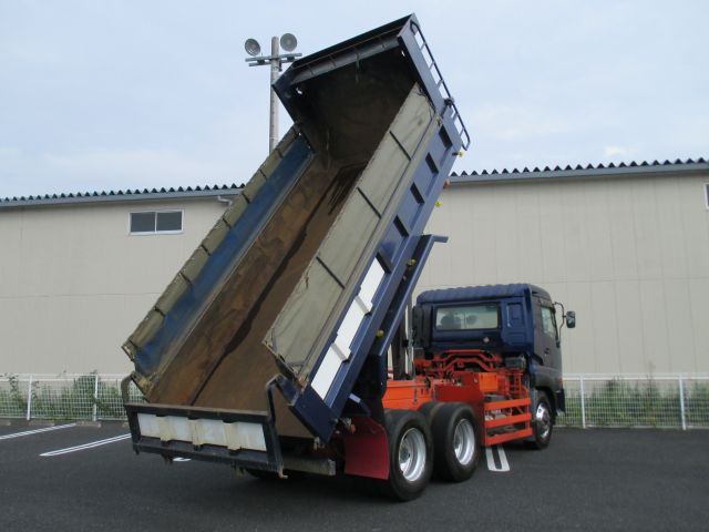 UDトラックスクオンダンプ大型（10t）[写真02]