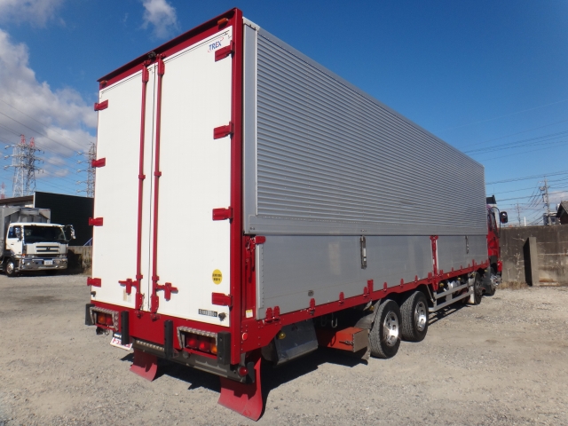 いすゞギガアルミウイング大型（10t）[写真02]