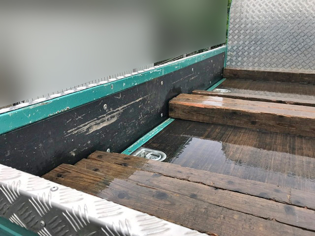 いすゞエルフ平ボディ小型（2t・3t）[写真10]