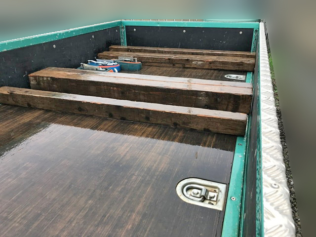 いすゞエルフ平ボディ小型（2t・3t）[写真12]