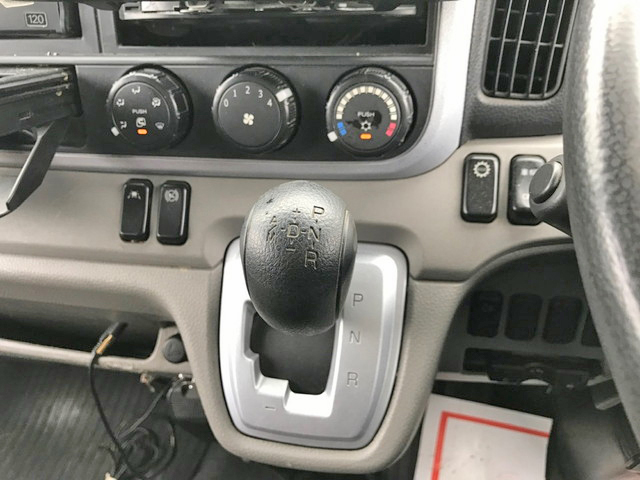 三菱ふそうキャンター平ボディ小型（2t・3t）[写真19]