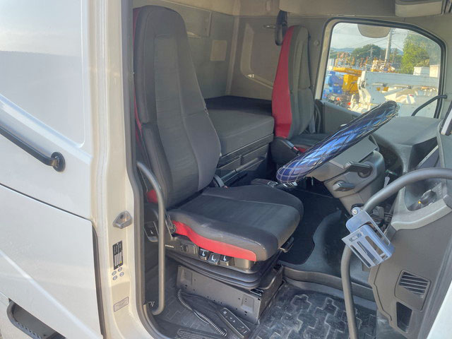 ボルボその他の車種トレーラーヘッド（トラクターヘッド）大型（10t）[写真28]