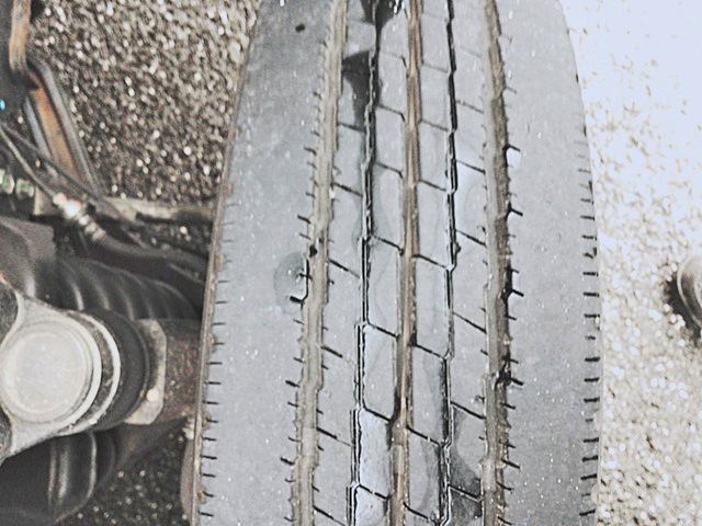 三菱ふそうキャンターガッツ平ボディ小型（2t・3t）[写真12]