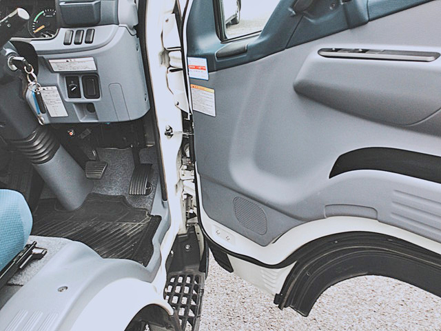 三菱ふそうキャンターガッツ平ボディ小型（2t・3t）[写真22]