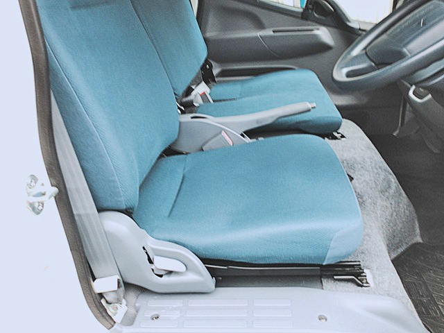 三菱ふそうキャンターガッツ平ボディ小型（2t・3t）[写真23]