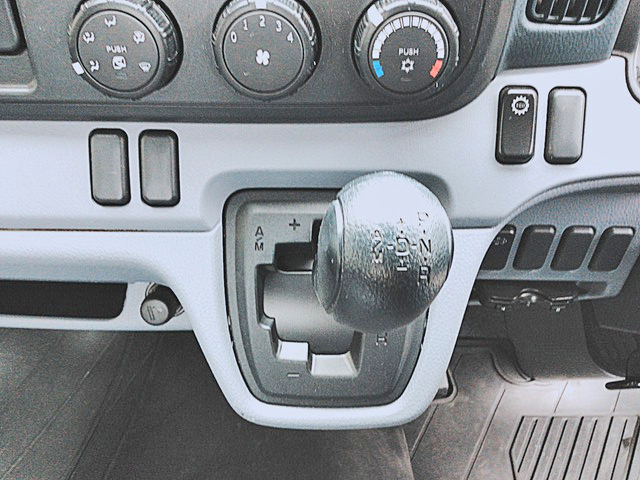 三菱ふそうキャンターガッツ平ボディ小型（2t・3t）[写真25]