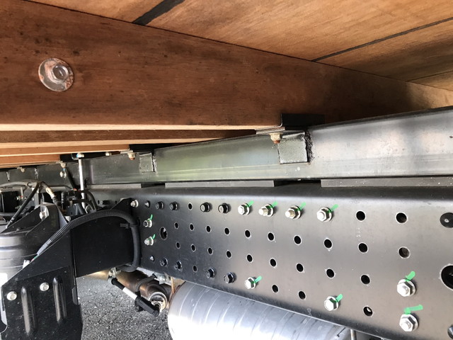 三菱ふそうキャンター平ボディ小型（2t・3t）[写真15]