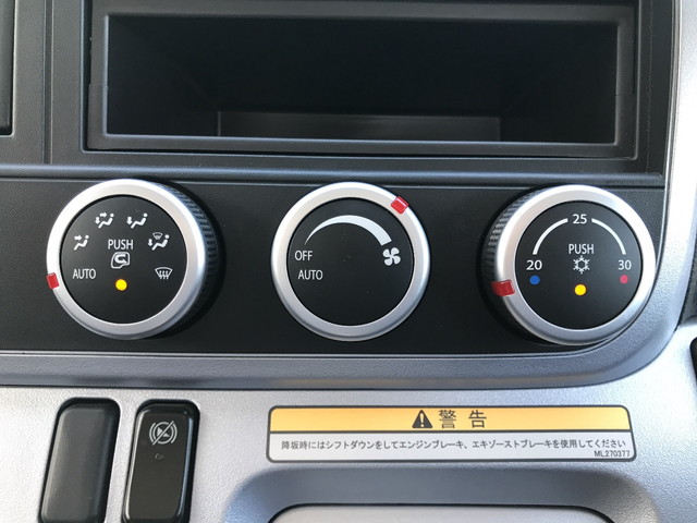 三菱ふそうキャンター平ボディ小型（2t・3t）[写真32]