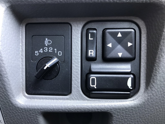 三菱ふそうキャンター平ボディ小型（2t・3t）[写真34]