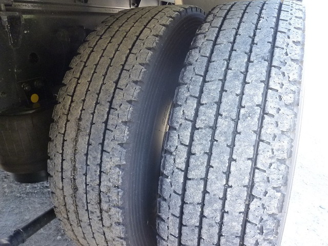 三菱ふそうスーパーグレートアルミウイング大型（10t）[写真10]