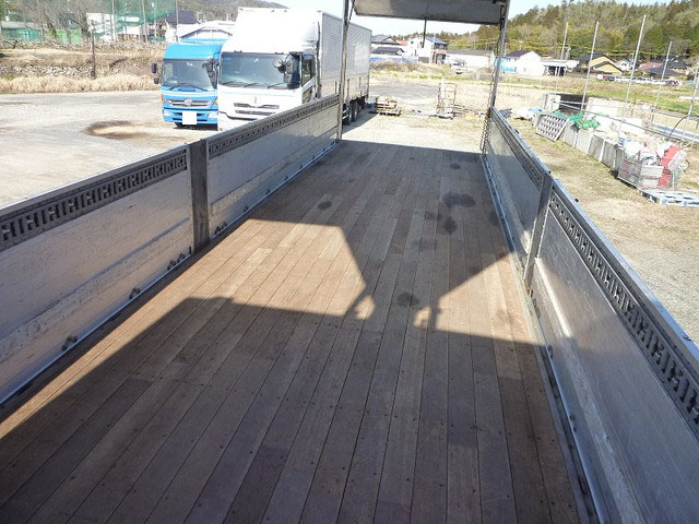 三菱ふそうスーパーグレートアルミウイング大型（10t）[写真23]