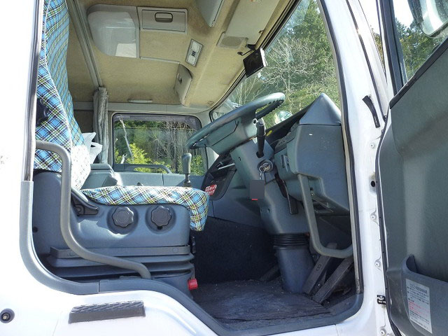 三菱ふそうスーパーグレートアルミウイング大型（10t）[写真25]