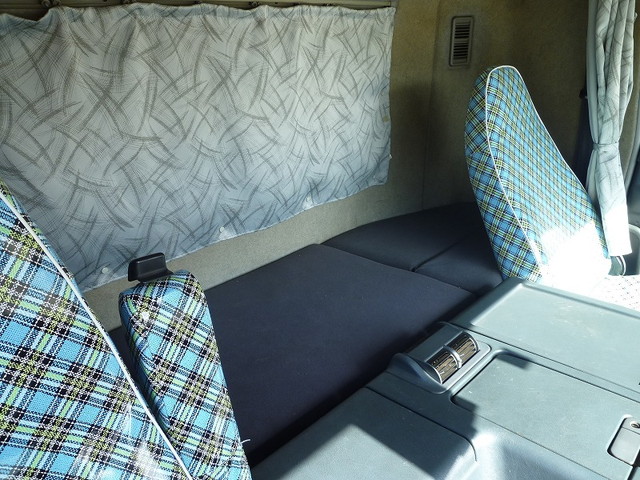 三菱ふそうスーパーグレートアルミウイング大型（10t）[写真26]