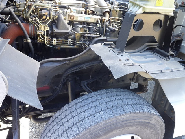 三菱ふそうスーパーグレートアルミウイング大型（10t）[写真29]