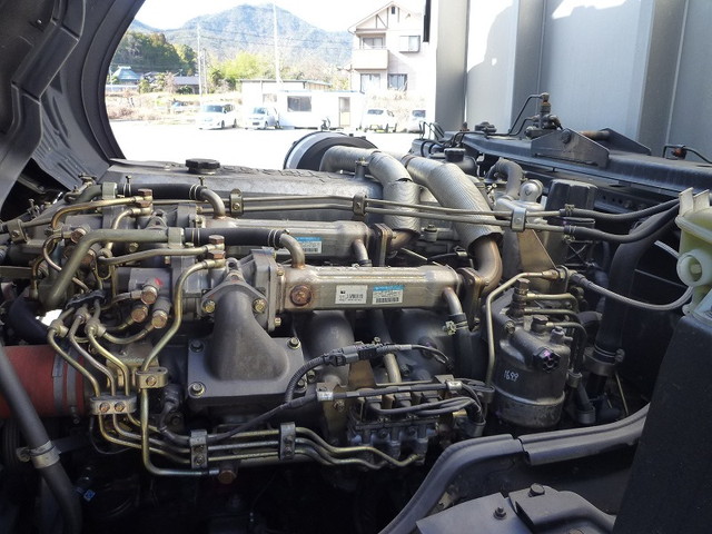 三菱ふそうスーパーグレートアルミウイング大型（10t）[写真30]