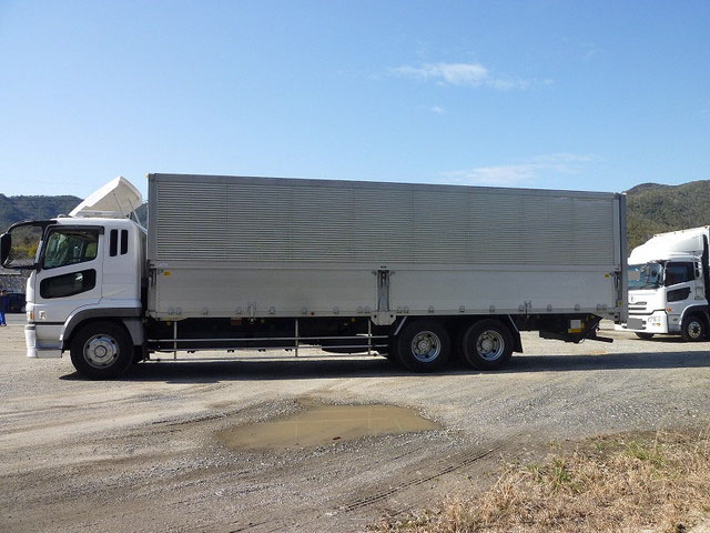 三菱ふそうスーパーグレートアルミウイング大型（10t）[写真06]