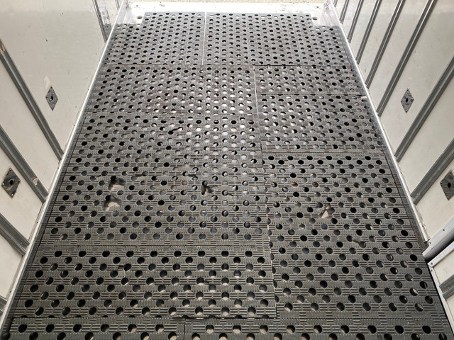 いすゞエルフ冷凍車（冷蔵車）小型（2t・3t）[写真13]