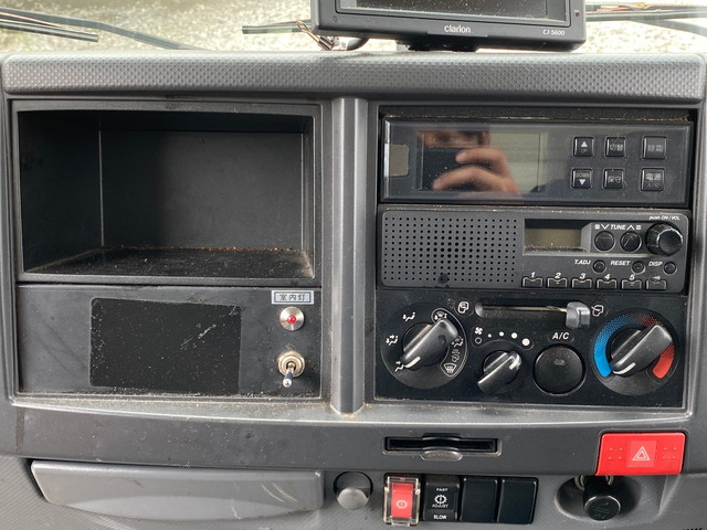 いすゞエルフ冷凍車（冷蔵車）小型（2t・3t）[写真35]