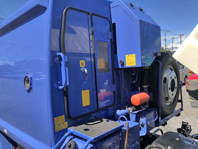 いすゞエルフパッカー車（塵芥車）小型（2t・3t）[写真25]