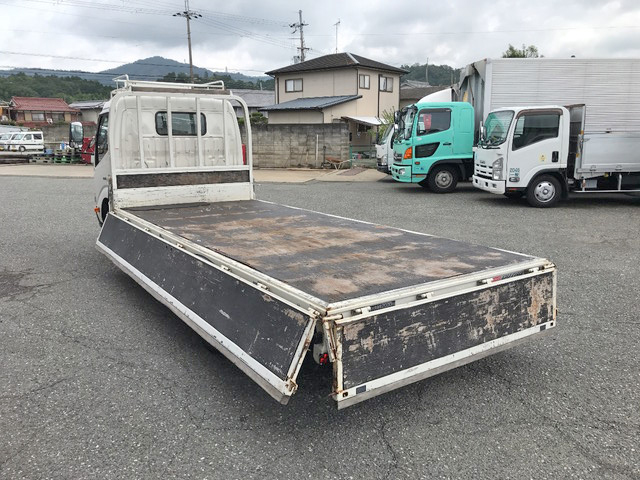 日野デュトロ平ボディ小型（2t・3t）[写真10]