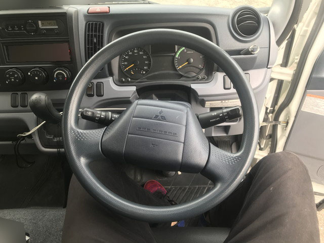 三菱ふそうキャンターガッツ平ボディ小型（2t・3t）[写真13]