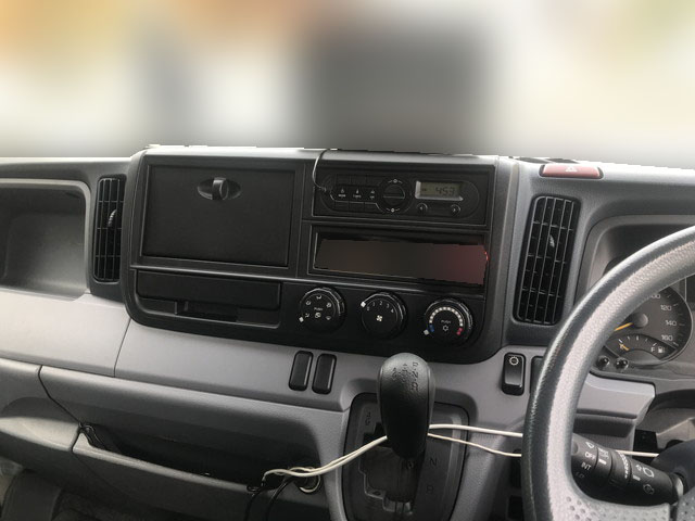 三菱ふそうキャンターガッツ平ボディ小型（2t・3t）[写真17]