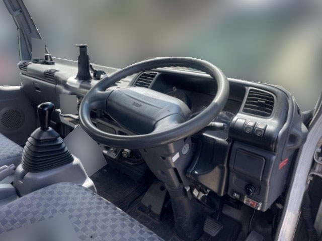 いすゞエルフアルミバン小型（2t・3t）[写真26]