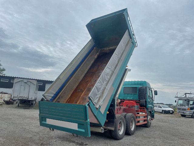 いすゞギガダンプ大型（10t）[写真11]