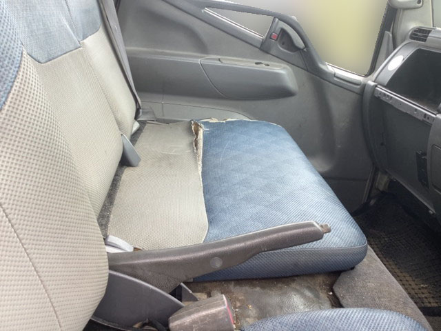 三菱ふそうキャンター平ボディ小型（2t・3t）[写真20]