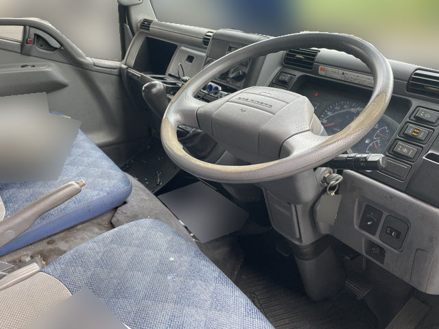 三菱ふそうキャンターアルミバン小型（2t・3t）[写真19]