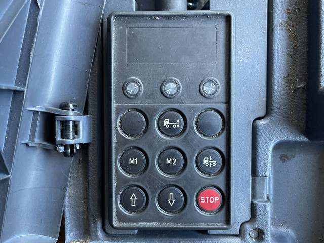 日野プロフィアトレーラーヘッド（トラクターヘッド）大型（10t）[写真34]