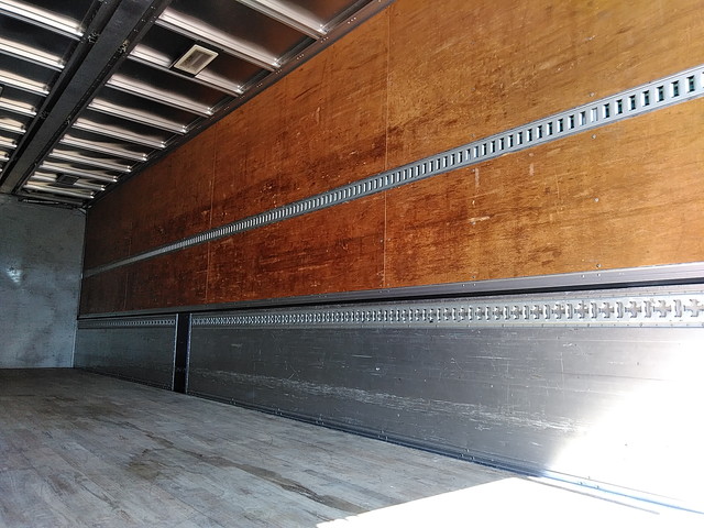 いすゞギガアルミウイング大型（10t）[写真13]