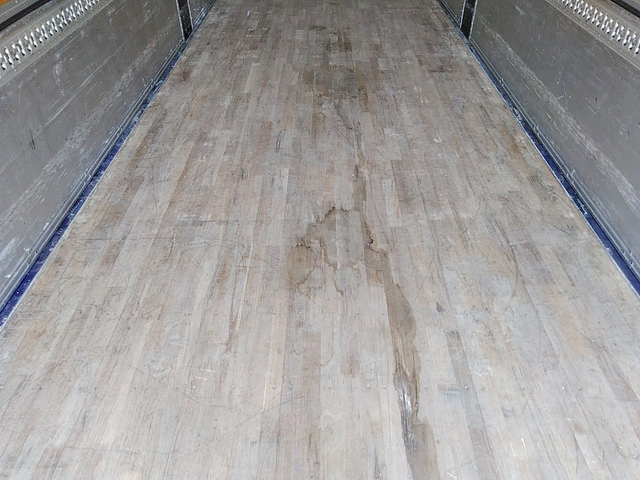 いすゞギガアルミウイング大型（10t）[写真15]