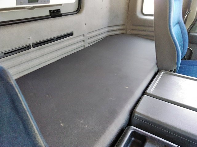 いすゞギガアルミウイング大型（10t）[写真31]