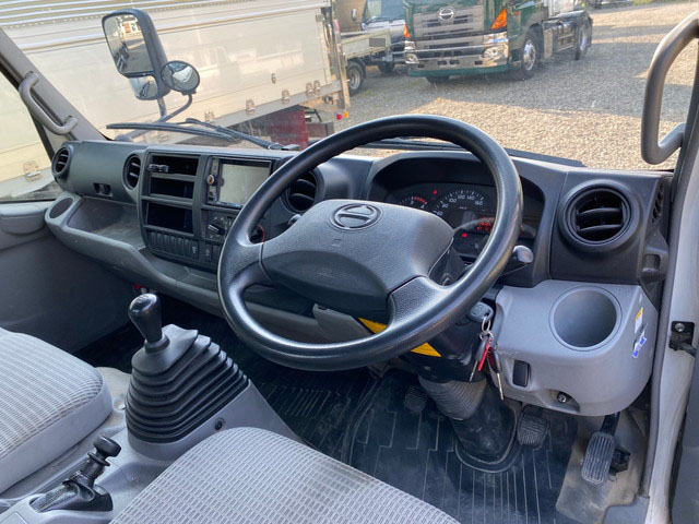 日野デュトロ平ボディ小型（2t・3t）[写真29]