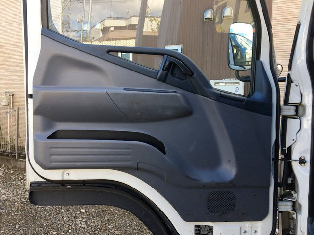 三菱ふそうキャンター平ボディ小型（2t・3t）[写真15]