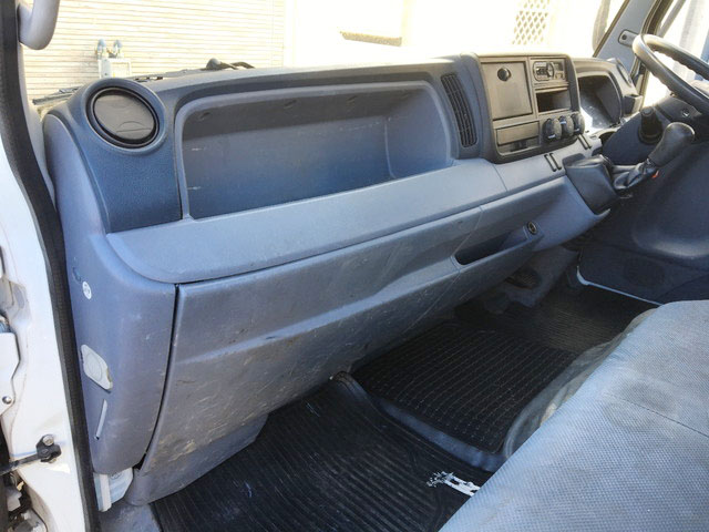 三菱ふそうキャンター平ボディ小型（2t・3t）[写真19]