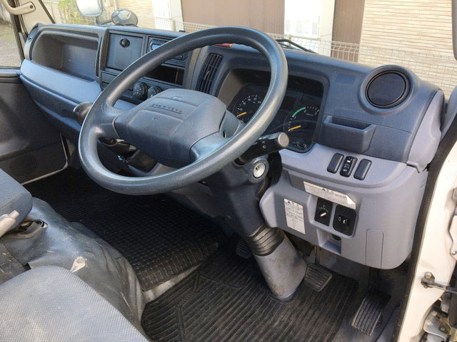 三菱ふそうキャンター平ボディ小型（2t・3t）[写真20]