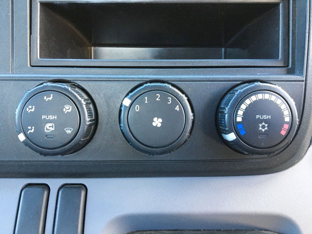 三菱ふそうキャンター平ボディ小型（2t・3t）[写真22]